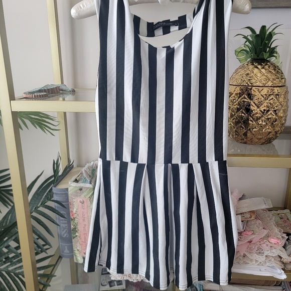 Like New Zanzea Black and White Peplum Sleeveless Blouse - Women's Size Small - Picture 2 of 5